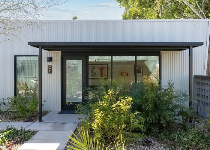 Eco-friendly 2-bedroom - 80 Walkscore! *