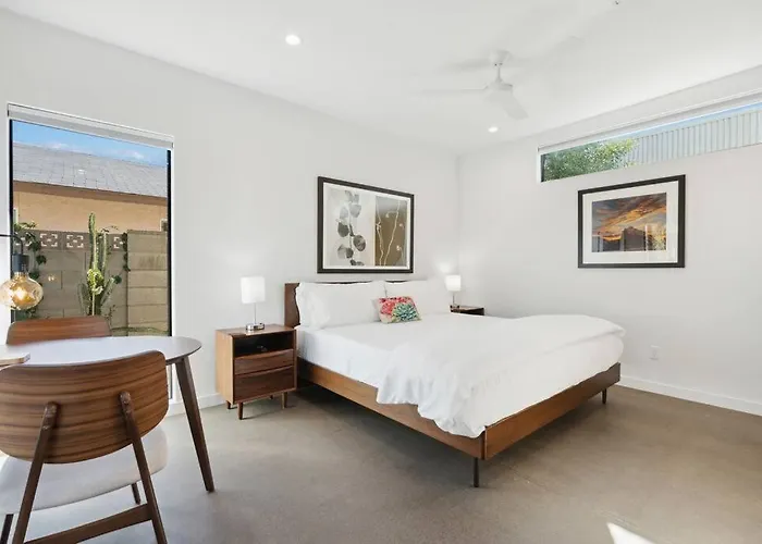 Apartment Eco-friendly 2-bedroom - 80 Walkscore!