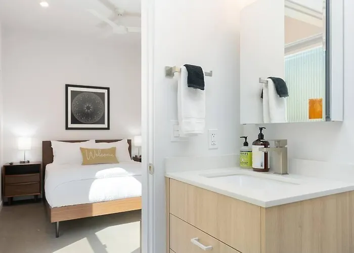Eco-friendly 2-bedroom - 80 Walkscore! Phoenix