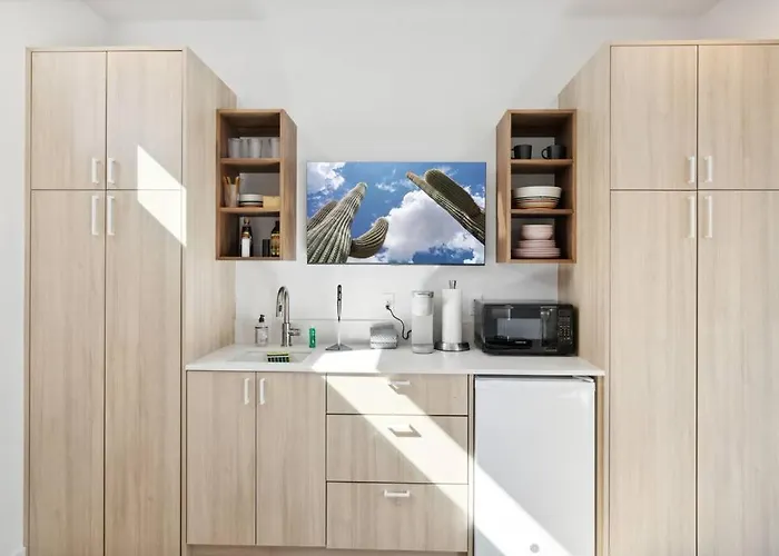 Eco-friendly 2-bedroom - 80 Walkscore! *